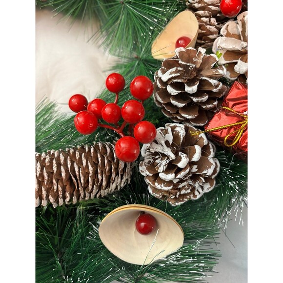 Christmas Wreath 24” Door Wreath Pinecones Red Berries Storage Bag NEW (Q1) - Picture 2 of 6